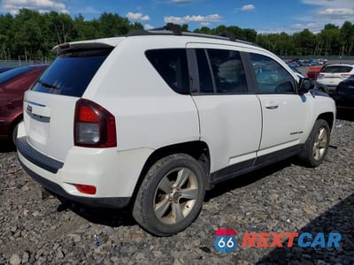 Trzecie zdjęcie samochodu z tyłu: 2016 JEEP COMPASS SPORT VIN:1C4NJDBB6GD686430 - miniatura