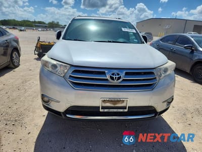 Piąte zdjęcie samochodu w środku: 2013 TOYOTA HIGHLANDER SE VIN:5TDZK3EH9DS114695 - miniatura