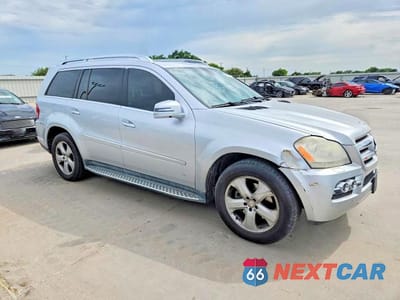 Czwarte zdjęcie samochodu z boku: 2011 MERCEDES-BENZ GL 450 4MATIC VIN:4JGBF7BE0BA752640 - miniatura