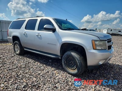 Czwarte zdjęcie samochodu z boku: 2010 CHEVROLET SUBURBAN K1500 LT VIN:1GNUKJE38AR244469 - miniatura