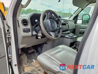 Zdjęcie 8 z 12 samochodu: 2021 FORD E350 BOX TRUCK VIN:1FDWE3FN4MDC27847 - miniatura