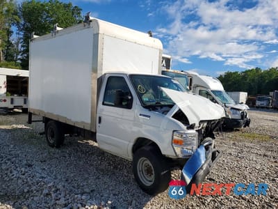 Czwarte zdjęcie samochodu z boku: 2019 FORD ECONOLINE E350 SUPER DUTY CUTAWAY VAN VIN:1FDWE3F69KDC63054 - miniatura