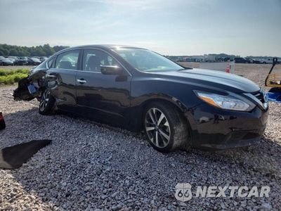Czwarte zdjęcie samochodu z boku: 2017 NISSAN ALTIMA 2.5 SR VIN:1N4AL3AP8HC471161 - miniatura