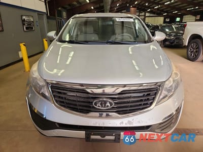 Piąte zdjęcie samochodu w środku: 2011 KIA SPORTAGE LX VIN:KNDPBCA2XB7095395 - miniatura