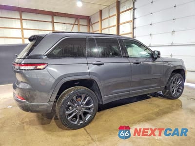 Trzecie zdjęcie samochodu z tyłu: 2026 JEEP GRAND CHEROKEE LIMITED VIN:1C4RJHBR5TC248455 - miniatura