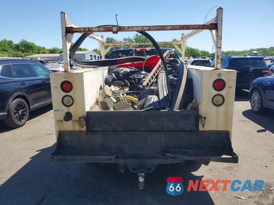 Zdjęcie 6 z 12 samochodu: 2004 CHEVROLET SILVERADO C2500 HEAVY DUTY VIN:1GBHC24U14E379963 - miniatura