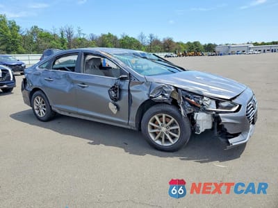 Czwarte zdjęcie samochodu z boku: 2018 HYUNDAI SONATA SE VIN:5NPE24AF0JH690878 - miniatura