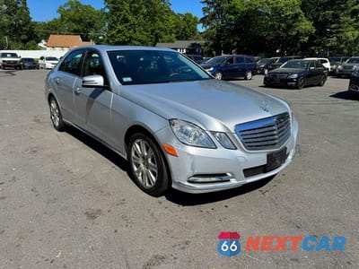Czwarte zdjęcie samochodu z boku: 2013 MERCEDES-BENZ E 350 4MATIC VIN:WDDHF8JB5DA766828 - miniatura