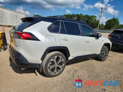 Trzecie zdjęcie samochodu z tyłu: 2024 TOYOTA RAV4 PRIME XSE VIN:JTMEB3FV9RD181836 - miniatura