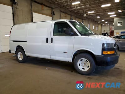 Czwarte zdjęcie samochodu z boku: 2019 CHEVROLET EXPRESS 2500 CARGO DELIVERY VAN VIN:1GCWGAF1XK1208086 - miniatura