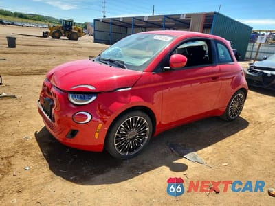 2024 FIAT 500 E RED ZFAFFAA41RX204883 - główne zdjęcie licytacji z USA - miniatura