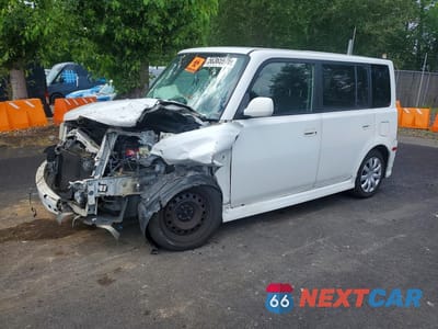 2006 TOYOTA SCION XB JTLKT324964081782 - główne zdjęcie licytacji z USA - miniatura