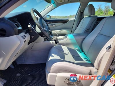 Zdjęcie 7 z 12 samochodu: 2007 LEXUS LS 460L VIN:JTHGL46F775011484 - miniatura