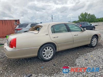 Trzecie zdjęcie samochodu z tyłu: 2011 LINCOLN TOWN CAR SIGNATURE LIMITED VIN:2LNBL8CV7BX754860 - miniatura