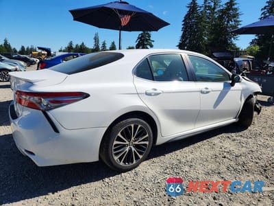 Trzecie zdjęcie samochodu z tyłu: 2018 TOYOTA CAMRY SE VIN:4T1B11HK4JU526249 - miniatura