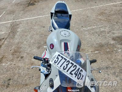Piąte zdjęcie samochodu w środku: 2026 HONDA CBR600 RR VIN:JH2PC40H4TK300370 - miniatura