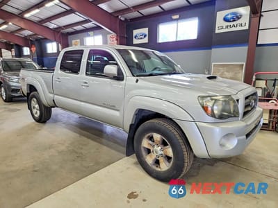 Czwarte zdjęcie samochodu z boku: 2009 TOYOTA TACOMA DOUBLE CAB LONG BED VIN:3TMMU52N99M015652 - miniatura