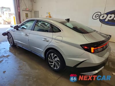Drugie zdjęcie samochodu z przodu: 2026 HYUNDAI SONATA HYBRID BLUE VIN:KMHL24JJ1TA161943 - miniatura