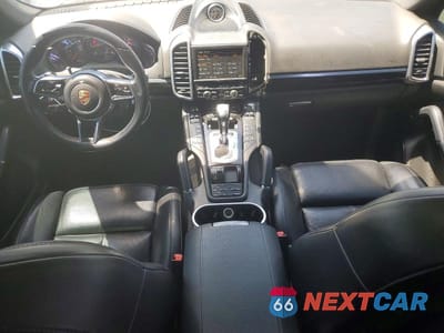 Zdjęcie 8 z 13 samochodu: 2015 PORSCHE CAYENNE VIN:WP1AF2A29FLA40775 - miniatura