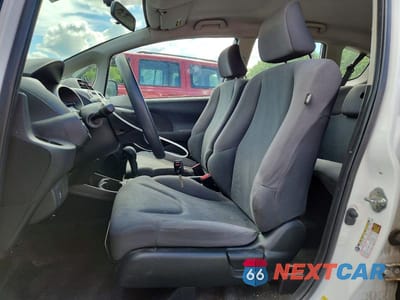 Zdjęcie 7 z 12 samochodu: 2013 HONDA FIT VIN:JHMGE8H32DC037017 - miniatura