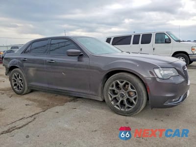 Czwarte zdjęcie samochodu z boku: 2015 CHRYSLER 300 S VIN:2C3CCAGG8FH757038 - miniatura