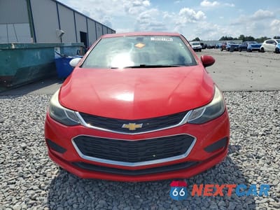Piąte zdjęcie samochodu w środku: 2017 CHEVROLET CRUZE LT VIN:3G1BE6SM0HS569280 - miniatura