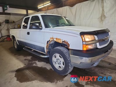 Czwarte zdjęcie samochodu z boku: 2005 CHEVROLET SILVERADO K1500 VIN:1GCEK19B25E159283 - miniatura
