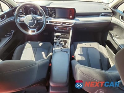 Zdjęcie 8 z 13 samochodu: 2023 KIA K5 LXS VIN:5XXG14J26PG220173 - miniatura