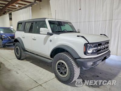Czwarte zdjęcie samochodu z boku: 2023 FORD BRONCO BASE VIN:1FMEE5DP9PLA95058 - miniatura