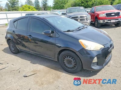 Czwarte zdjęcie samochodu z boku: 2012 TOYOTA PRIUS C ONE VIN:JTDKDTB35C1007577 - miniatura