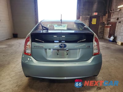 Zdjęcie 6 z 13 samochodu: 2015 TOYOTA PRIUS TWO VIN:JTDKN3DU2F1937962 - miniatura