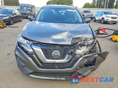 Piąte zdjęcie samochodu w środku: 2020 NISSAN ROGUE S VIN:JN8AT2MT4LW018325 - miniatura