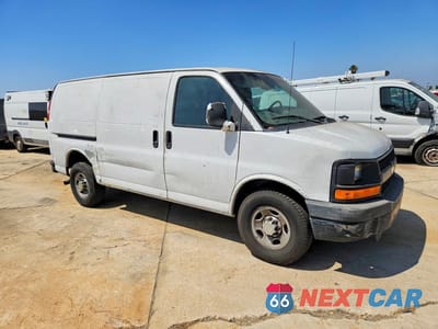Czwarte zdjęcie samochodu z boku: 2011 CHEVROLET EXPRESS 2500 DELIVERY VAN VIN:1GCWGFCA9B1187054 - miniatura
