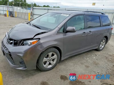 2018 TOYOTA SIENNA LE 5TDKZ3DC9JS912516 - główne zdjęcie licytacji z USA - miniatura