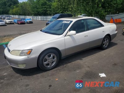 1998 LEXUS ES 300 JT8BF28G3W5045626 - główne zdjęcie licytacji z USA - miniatura
