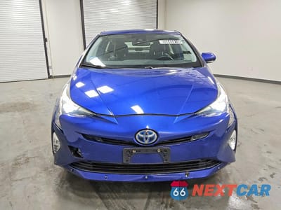 Piąte zdjęcie samochodu w środku: 2017 TOYOTA PRIUS FOUR TOURING VIN:JTDKARFU1H3049948 - miniatura
