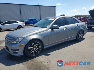 2013 MERCEDES-BENZ C 250 WDDGF4HB6DR296384 - główne zdjęcie licytacji z USA - miniatura