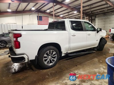 Trzecie zdjęcie samochodu z tyłu: 2021 CHEVROLET SILVERADO K1500 RST VIN:1GCUYEED5MZ122227 - miniatura