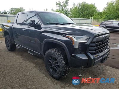 Czwarte zdjęcie samochodu z boku: 2024 TOYOTA TUNDRA SR5 VIN:5TFLA5DB9RX210913 - miniatura