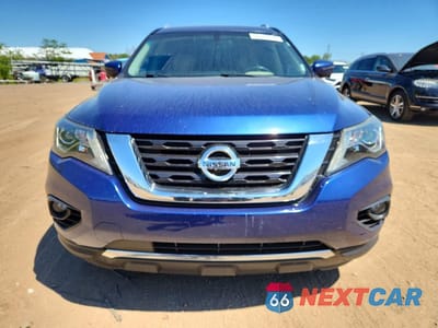 Piąte zdjęcie samochodu w środku: 2017 NISSAN PATHFINDER PLATINUM VIN:5N1DR2MN7HC912543 - miniatura