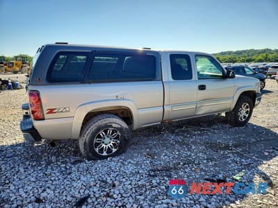 Trzecie zdjęcie samochodu z tyłu: 2004 CHEVROLET SILVERADO K1500 VIN:2GCEK19V341250542 - miniatura