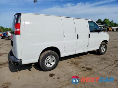 Trzecie zdjęcie samochodu z tyłu: 2021 CHEVROLET EXPRESS 25 - DELIVERY VAN VIN:1GCWGAFP2M1191422 - miniatura