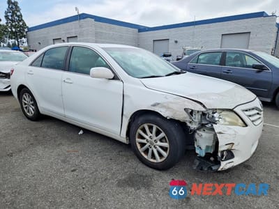 Czwarte zdjęcie samochodu z boku: 2010 TOYOTA CAMRY XLE VIN:4T4BF3EK5AR010120 - miniatura