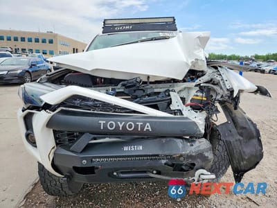 Piąte zdjęcie samochodu w środku: 2016 TOYOTA 4RUNNER TRAIL PREMIUM VIN:JTEBU5JR2G5351024 - miniatura