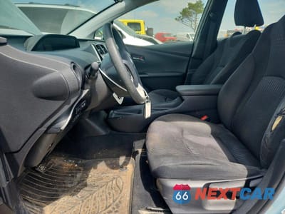 Zdjęcie 7 z 12 samochodu: 2018 TOYOTA PRIUS TWO VIN:JTDKBRFU4J3584064 - miniatura