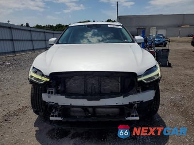 Piąte zdjęcie samochodu w środku: 2021 VOLVO XC60 T6 INSCRIPTION VIN:YV4A22RL0M1723674 - miniatura
