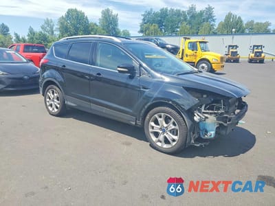 Czwarte zdjęcie samochodu z boku: 2015 FORD ESCAPE TITANIUM VIN:1FMCU9J96FUB49190 - miniatura