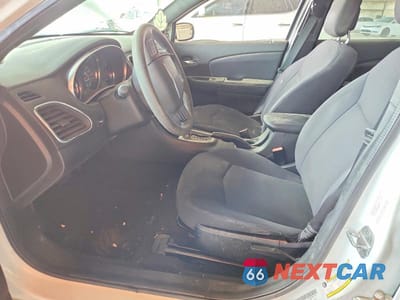 Zdjęcie 7 z 12 samochodu: 2012 CHRYSLER 200 LX VIN:1C3CCBAB9CN256715 - miniatura