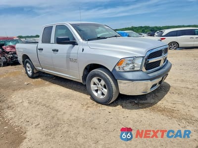 Czwarte zdjęcie samochodu z boku: 2018 RAM 1500 ST VIN:1C6RR6FG3JS207998 - miniatura
