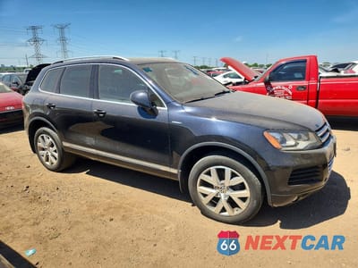Czwarte zdjęcie samochodu z boku: 2014 VOLKSWAGEN TOUAREG V6 TDI VIN:WVGEP9BP4ED011787 - miniatura
